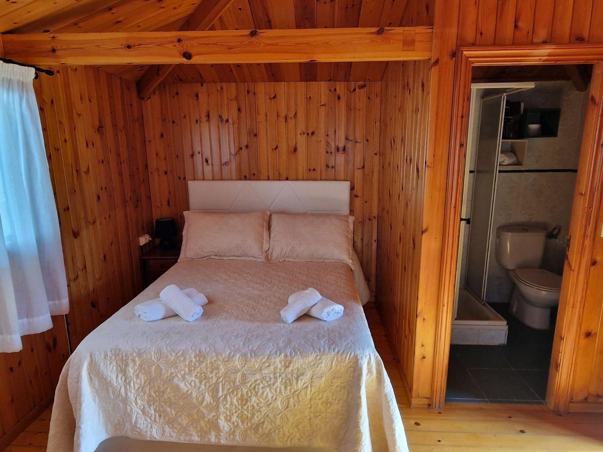 Habitación doble con wifi, baño privado jardin y barbacoa Onís Exterior foto